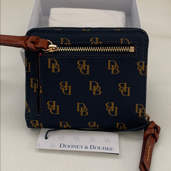NWT Dooney & Bourke Zip Around Gretta Wallet - Picture 2 of 7
